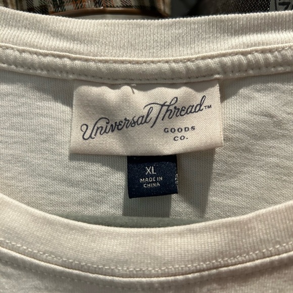 Universal Threads oversized tee - Picture 3 of 3